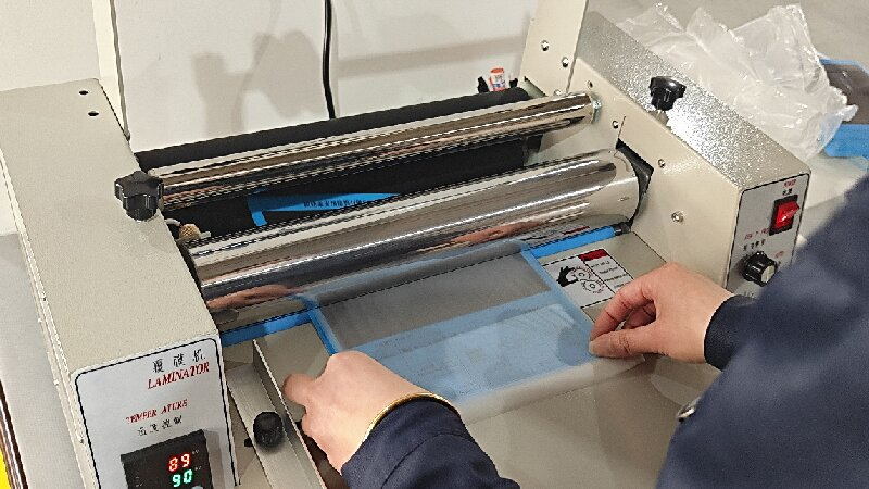 サーマルラミネートフィルムに影響を与える 3 つの要素: 温度、速度、圧力。
